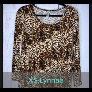 NWT XS Lynnae Leopard Print Long Sleeve Top Fit & Flare Hi-Lo Hem